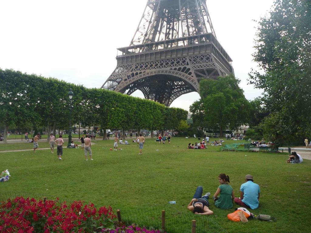 パリEiffel Tower Champs De Marsアパートメント エクステリア 写真